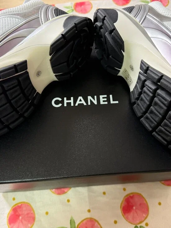 Chanel White Sneakers Sz38 - Picture 5 of 6